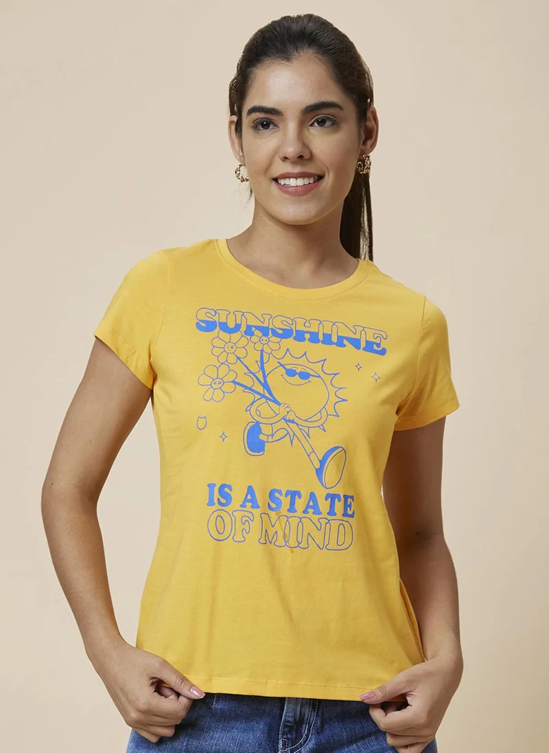 جلو باص تيشيرت قطن خالص بطباعة حروف صفراء للنساء